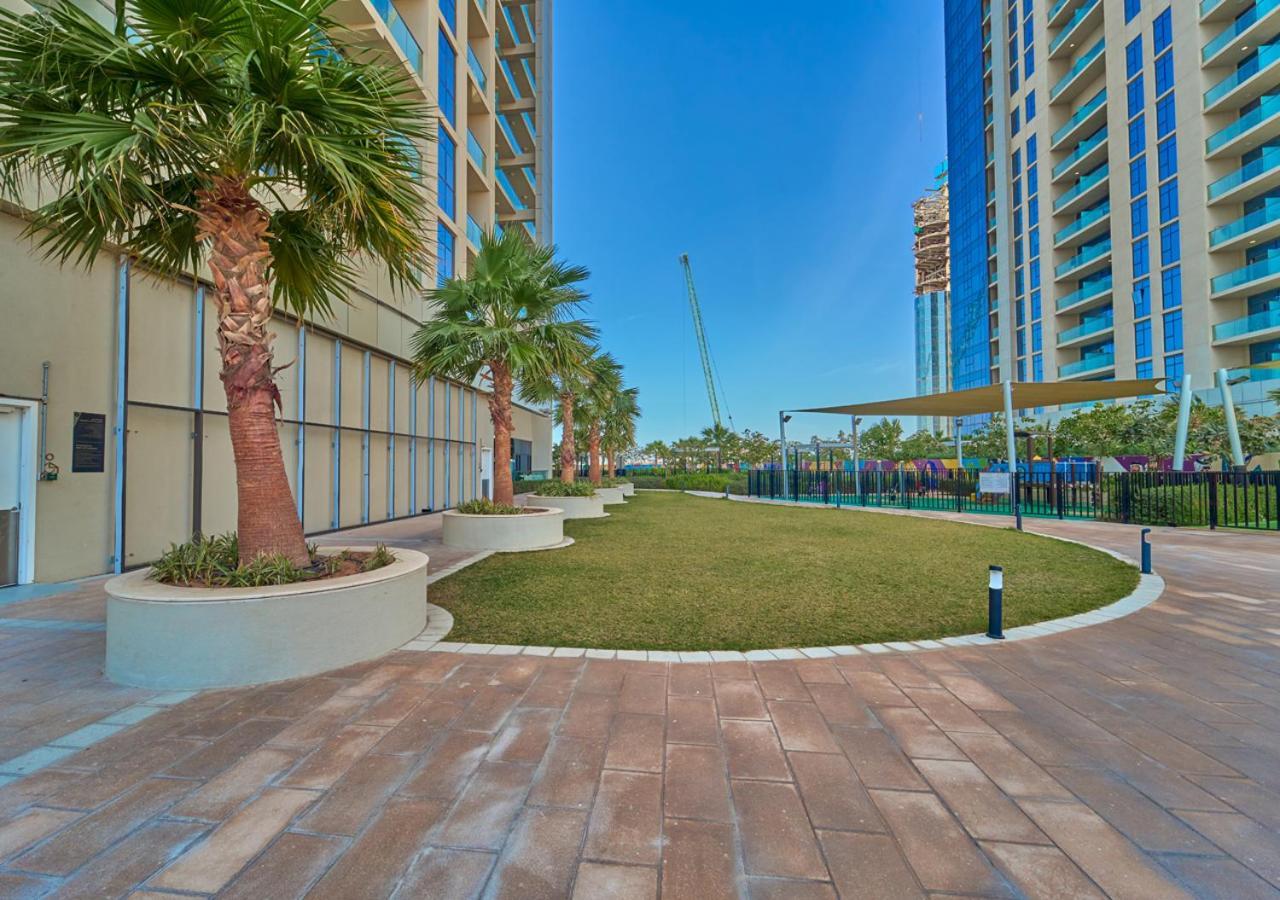Stylish 2Br Suite In Aykon City With Pool & Gym Access Apartment Dubai