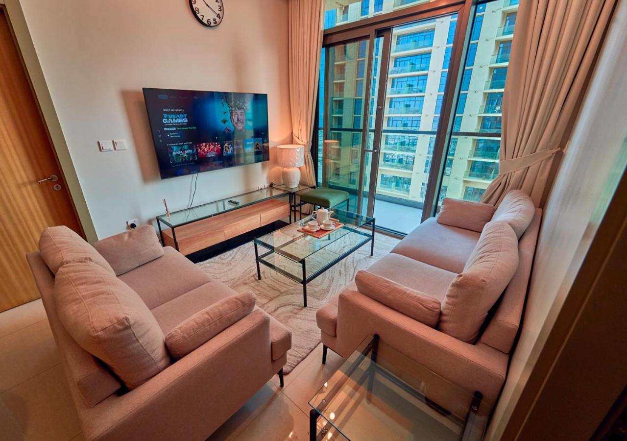Stylish 2Br Suite In Aykon City With Pool & Gym Access Apartment