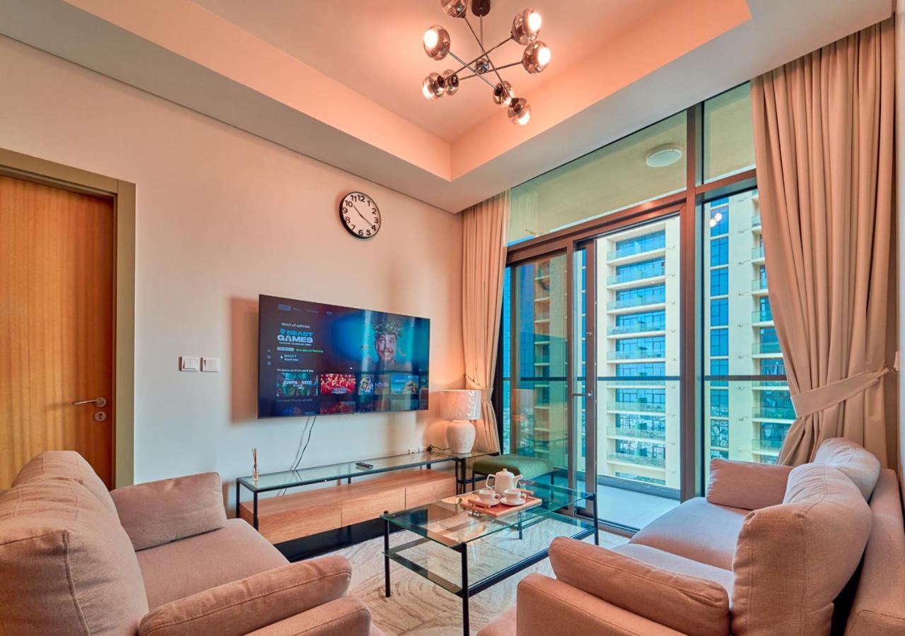 Apartment Stylish 2Br Suite In Aykon City With Pool & Gym Access *